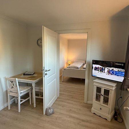 Ferienwohnung „Ole Karkenwech“ Husum-Roedemis هوسوم المظهر الخارجي الصورة