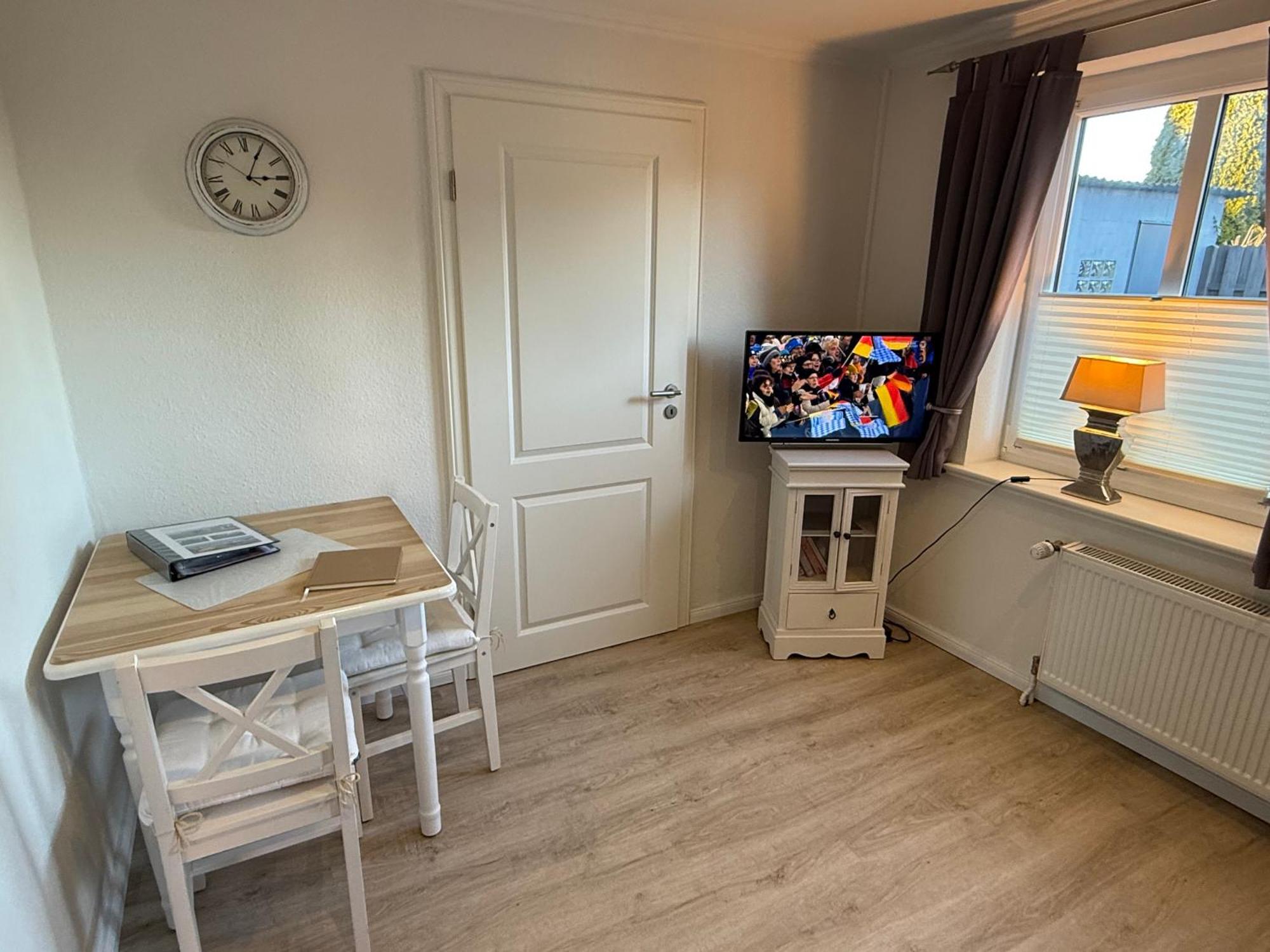 Ferienwohnung „Ole Karkenwech“ Husum-Roedemis هوسوم المظهر الخارجي الصورة