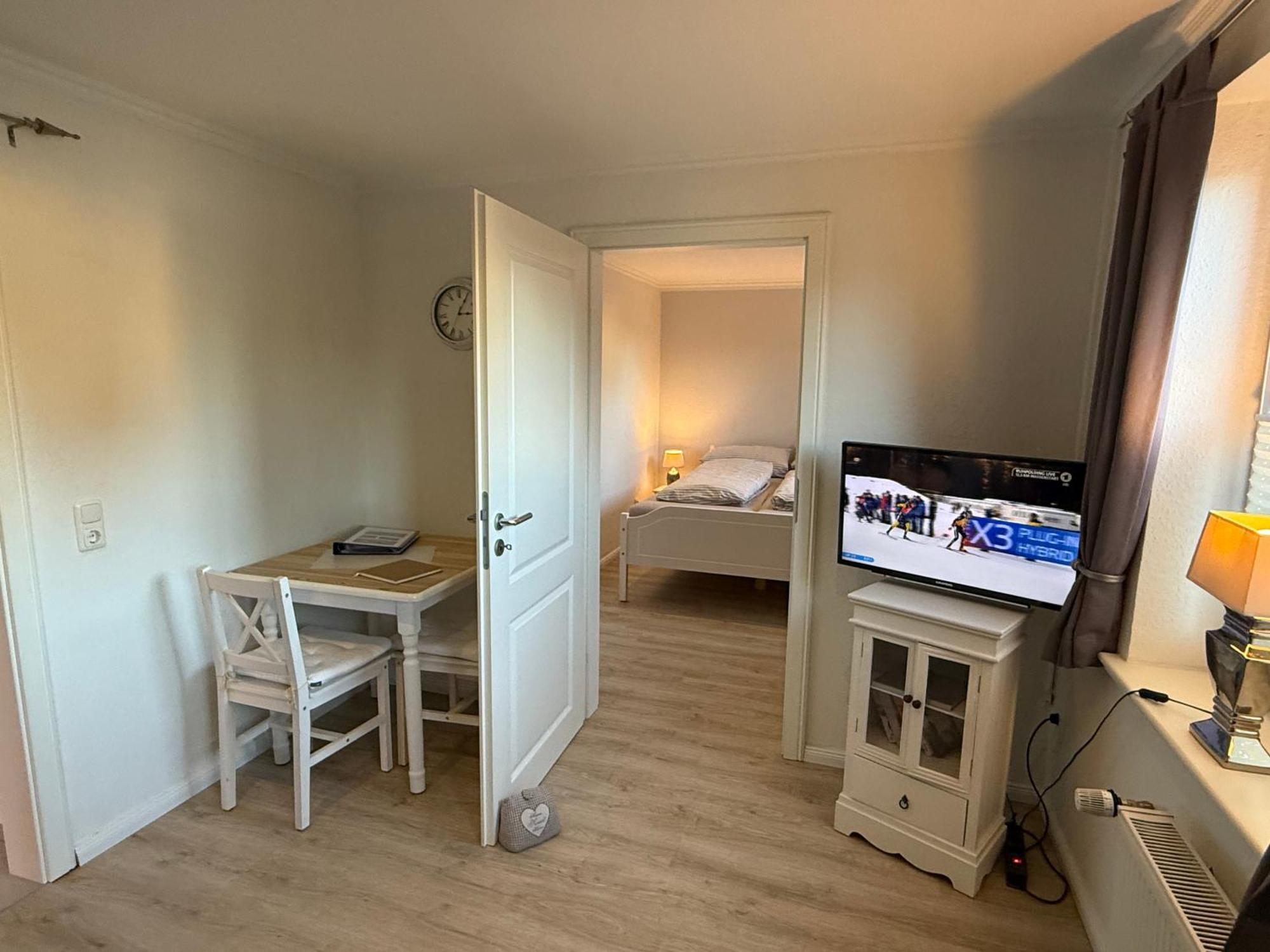 Ferienwohnung „Ole Karkenwech“ Husum-Roedemis هوسوم المظهر الخارجي الصورة