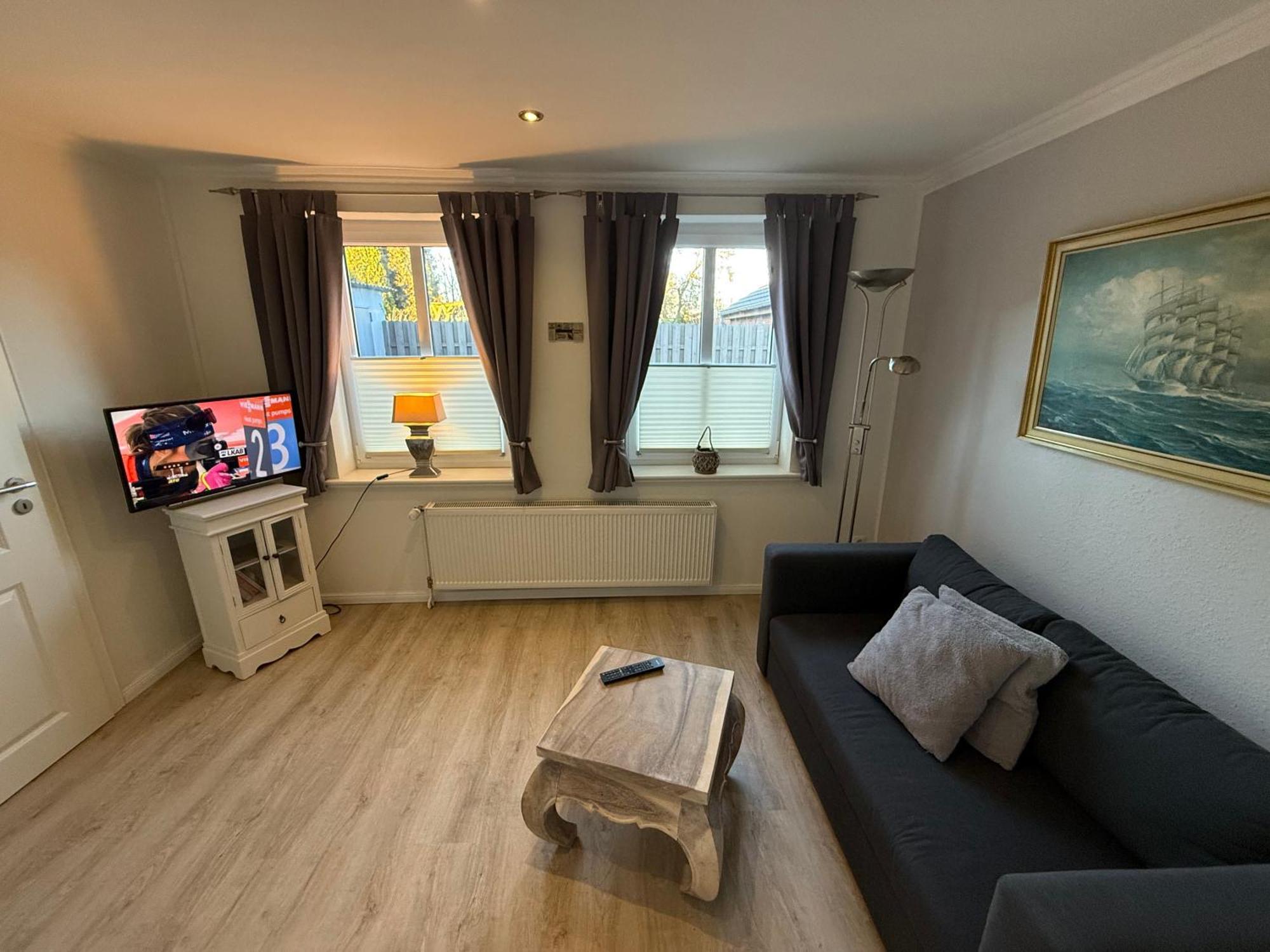 Ferienwohnung „Ole Karkenwech“ Husum-Roedemis هوسوم المظهر الخارجي الصورة